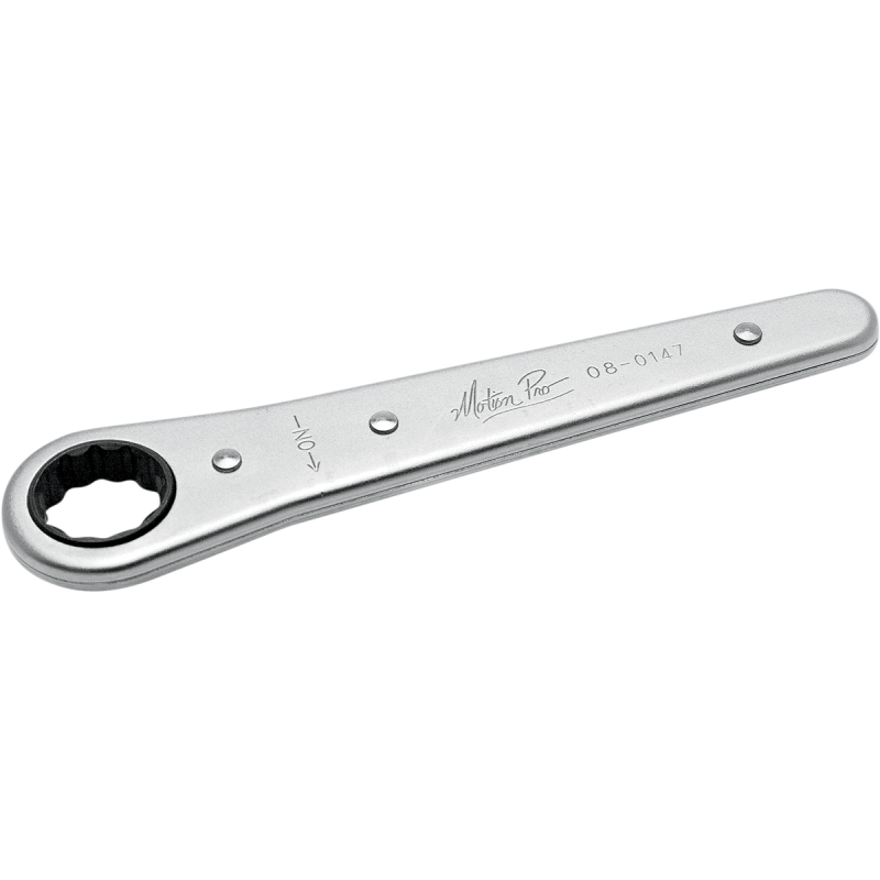 Ratchet plug wrench